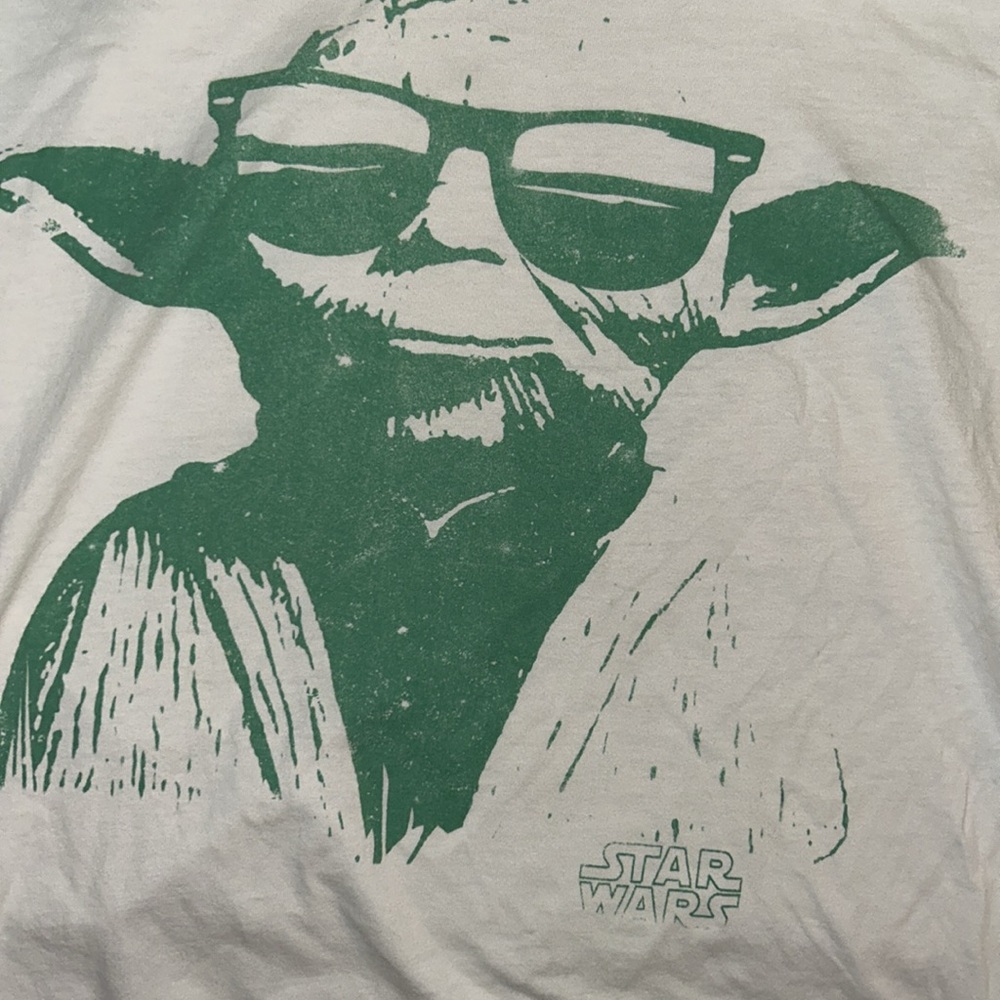 YODA.  COOOOOOL w. Sunnies. Vintage but Like new condition.  ST PADDJHGF